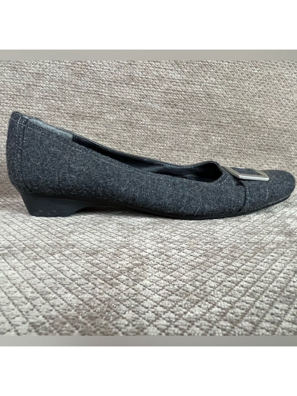 Liz Claiborne Gray Buckle Ballerina Flats size 10 EUC - Picture 8 of 16